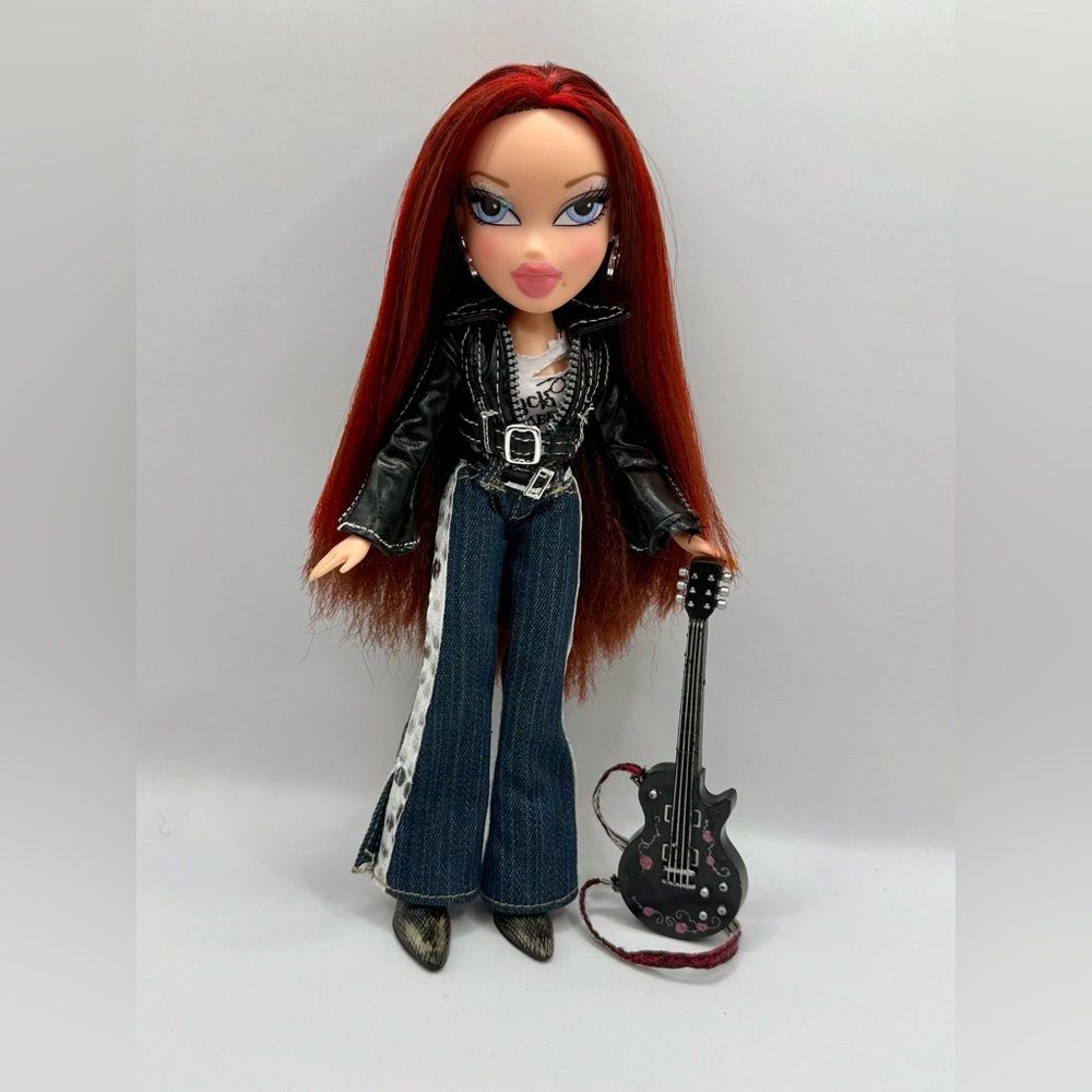 MGA Bratz Rock Angelz ROXXI Original Outfit, Shoes, Earrings Guitar EUC